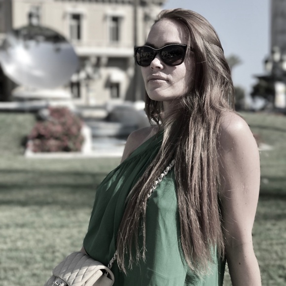 Meet your Posher,  Elena - Picture 1 of 1